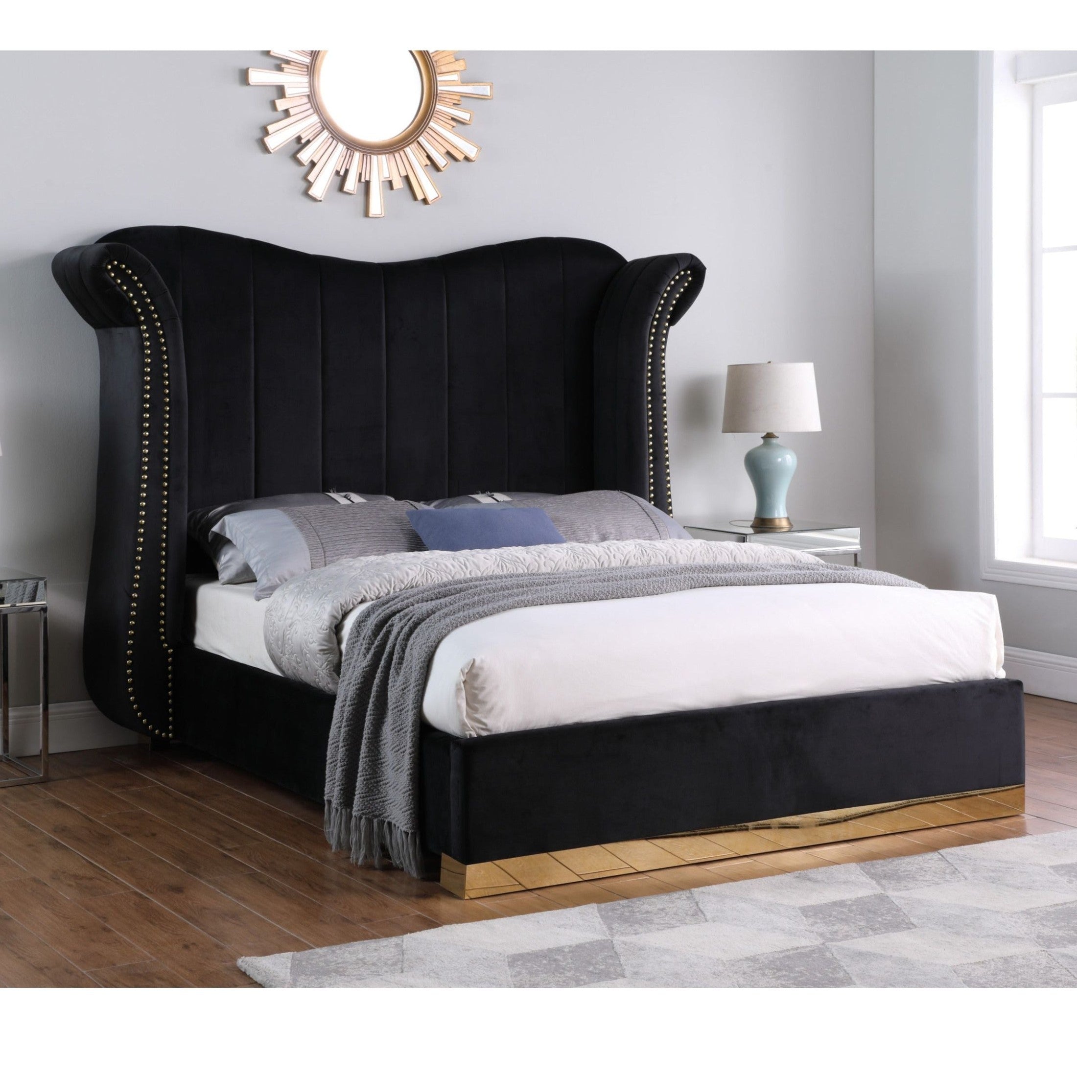 B400 Luna (Black) 66"H